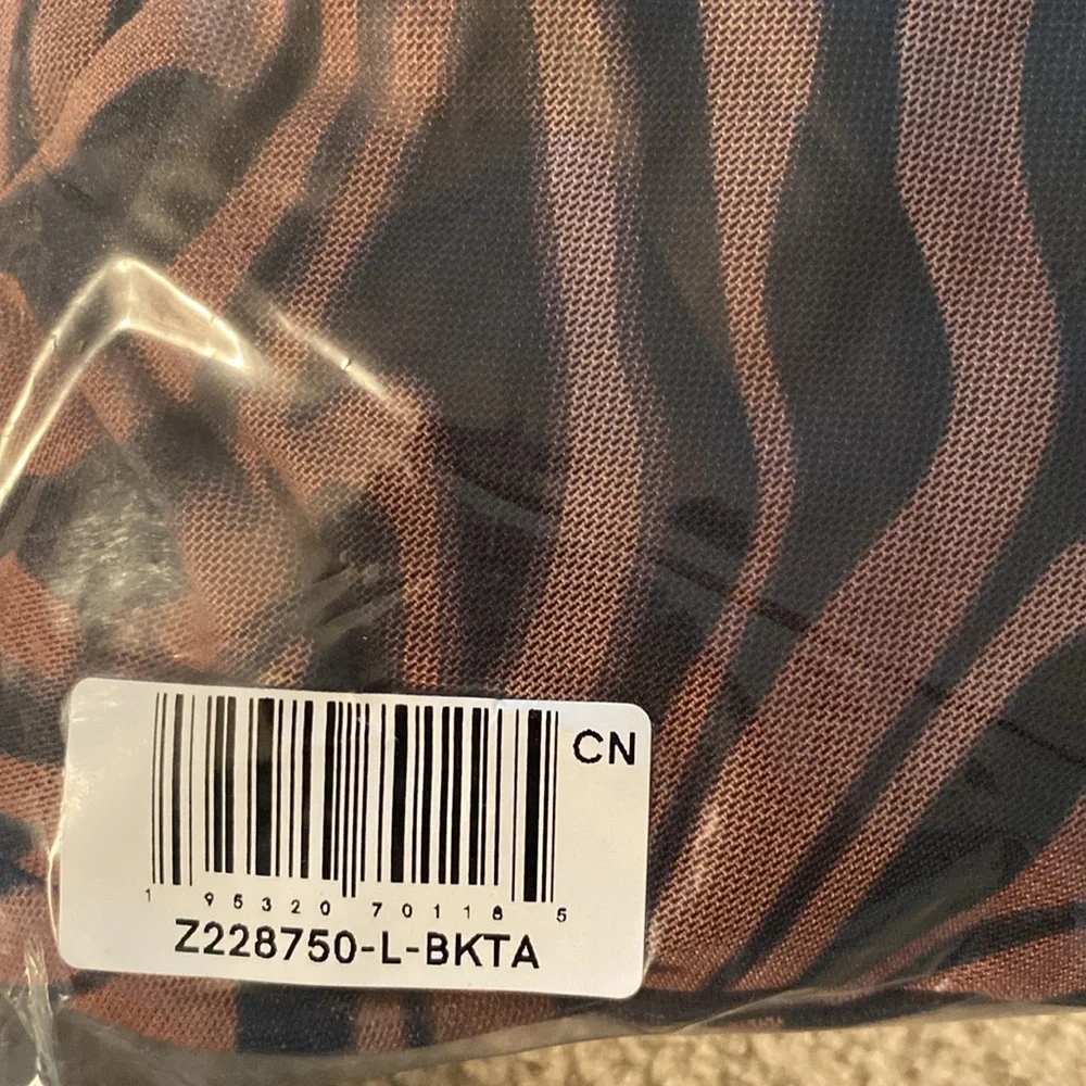 Venus NWT in bag animal print top and skirt set XS or large left - Picture 7 of 8